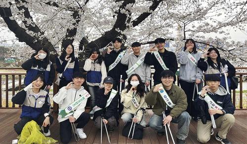 충북 대학RCY, 벚꽃 플로깅으로 무심천에 깨끗함을 더하다 충북 대학RCY, 벚꽃 플로깅으로 무심천에 깨끗함을 더하다