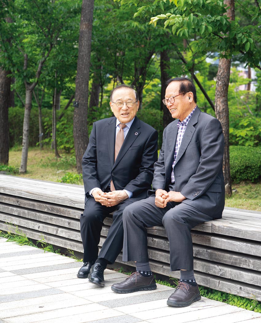 왼쪽 권경석, 오른쪽 정정웅 왼쪽 권경석, 오른쪽 정정웅