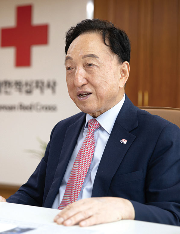 대한적십자사 회장 김 철 수
