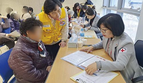 홀몸 어르신 마음 ‘다독다독’,건강까지 살피는 통합 돌봄 실시 홀몸 어르신 마음 ‘다독다독’,건강까지 살피는 통합 돌봄 실시