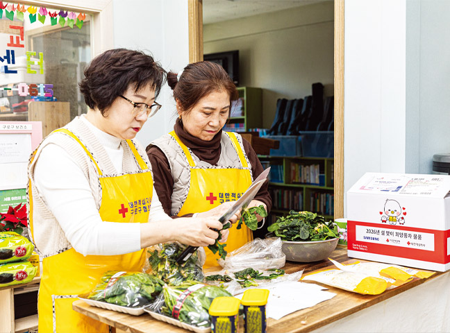골목길 끝에서 만난 노란 조끼의 온기