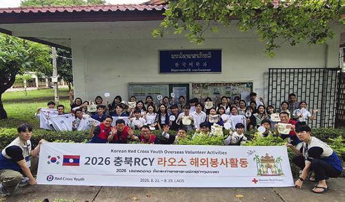 충북지사가 운영하는 충북재난심리회복지원센터는 폭염으로 어려움을 겪는 지역 취약계층의 심리적 안정을 돕기 위해 ‘폭염 대비 찾아가는 재난심리 회복지원 활동’을 전개했습니다. 센터는 8월 둘째 주와 셋째 주에 걸쳐 충주시 엄정면 탑평마을회관과 옥성마을회관을 차례로 방문해 어르신들을 대상으로 심리상담을 진행했습니다. 이번 활동을 통해 총 47건의 상담을 실시하며 폭염으로 인한 스트레스와 정서적 어려움을 세심히 살피고 따뜻한 심리적 위로와 지지를 전했습니다.